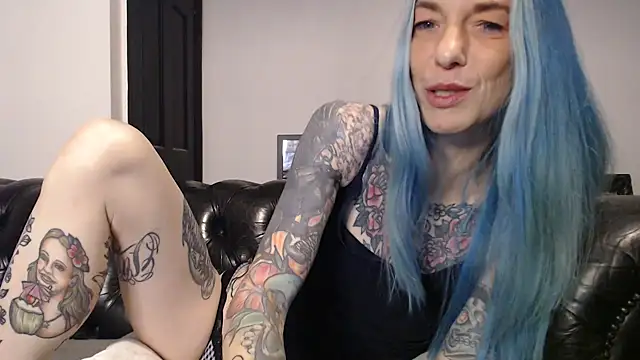 Snapshot of RavenryderUK chatting on 01.25.25 RavenryderUK online show from 01.25.25