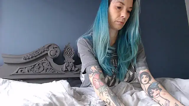 Snapshot of RavenryderUK chatting on 01.28.25 RavenryderUK online show from 01.28.25