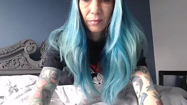 Snapshot of RavenryderUK chatting on 01.29.25 RavenryderUK online show from 01.29.25