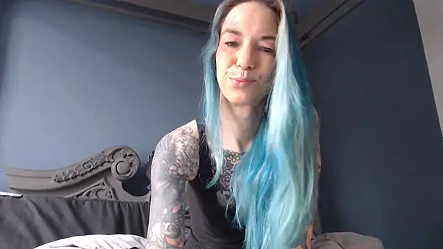 Snapshot of RavenryderUK chatting on 02.04.25 RavenryderUK online show from 02.04.25