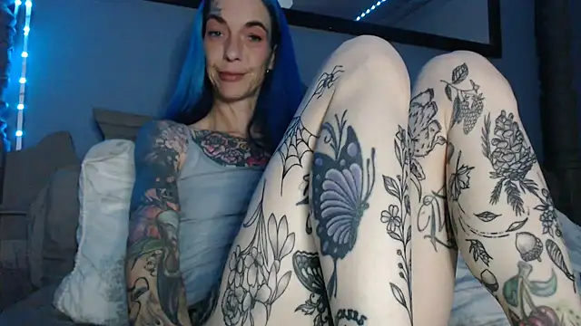 Snapshot of RavenryderUK chatting on 09.08.25 RavenryderUK online show from 09.08.25