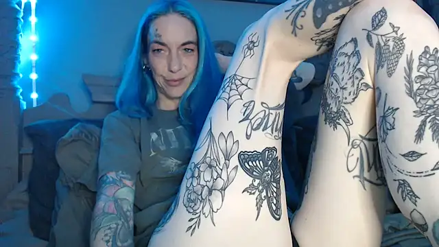 Snapshot of RavenryderUK chatting on 09.15.25 RavenryderUK online show from 09.15.25