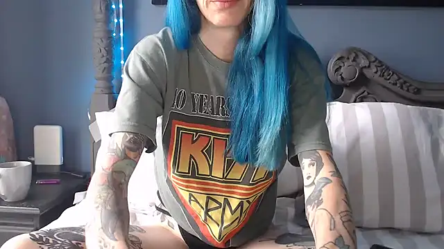 Snapshot of RavenryderUK chatting on 09.30.25 RavenryderUK online show from 09.30.25