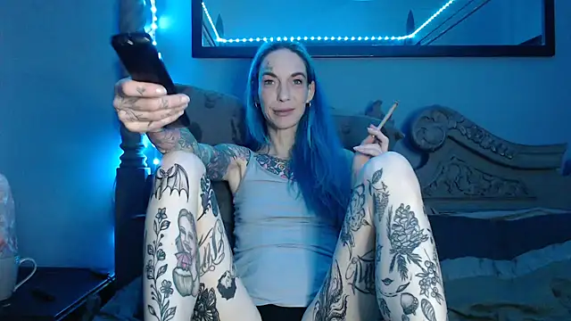 Snapshot of RavenryderUK chatting on 10.20.25 RavenryderUK online show from 10.20.25