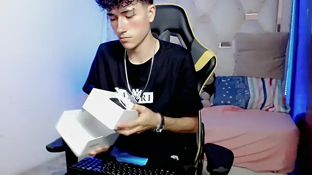 johnny cagee online show from 12.18.25