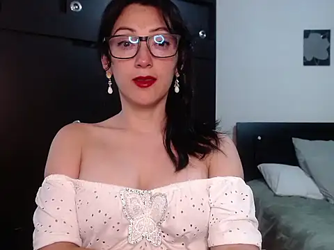 Snapshot of Alicee_moss chatting on 07.24.26 Alicee moss online show from 07.24.26