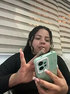 Snapshot of Elaa_euphoria chatting on 12.31.24 Elaa euphoria online show from 12.31.24