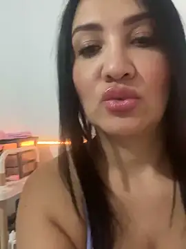 Snapshot of juliamond chatting on 12.23.24 juliamond online show from 12.23.24