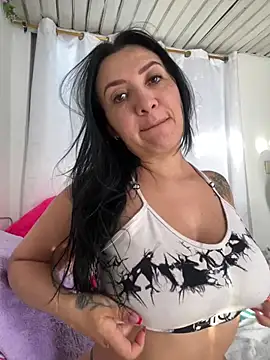 Snapshot of juliamond chatting on 03.07.25 juliamond online show from 03.07.25