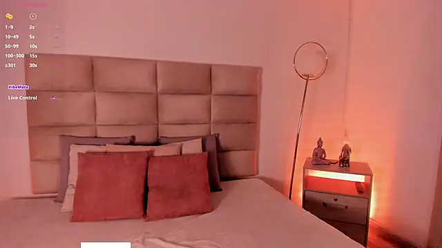 Snapshot of SaraMonroe1 chatting on 09.21.25 SaraMonroe1 online show from 09.21.25