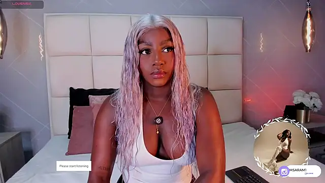 Snapshot of SaraMonroe1 chatting on 11.08.25 SaraMonroe1 online show from 11.08.25