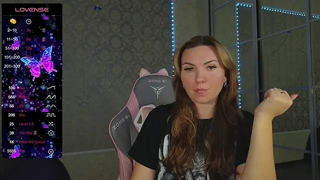 Snapshot of -DIVORA- chatting on 02.13.25 -DIVORA- online show from 02.13.25