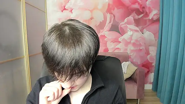 EmiliaYours online show from 01.05.25