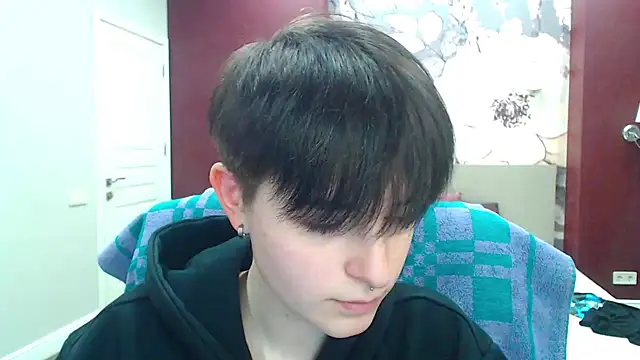 EmiliaYours online show from 01.14.25