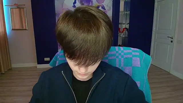 EmiliaYours online show from 02.04.25