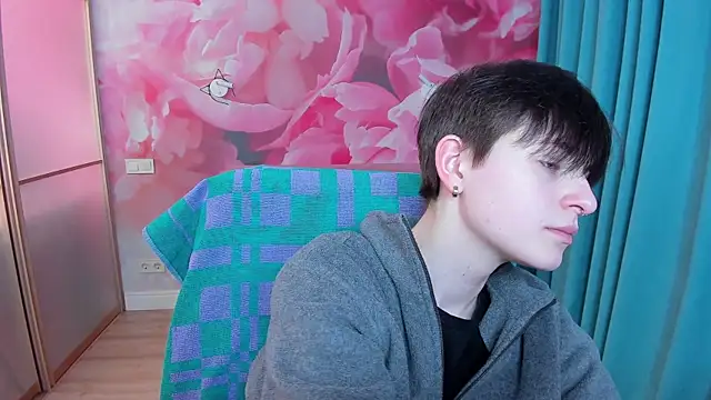 EmiliaYours online show from 02.07.25