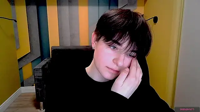 EmiliaYours online show from 02.17.25