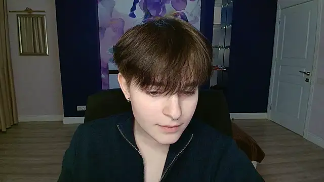 EmiliaYours online show from 03.11.25