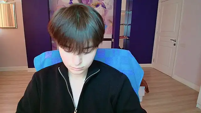 EmiliaYours online show from 03.21.25