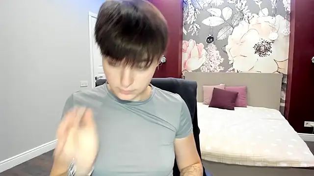 EmiliaYours online show from 09.12.25