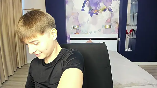 EmiliaYours online show from 09.30.25