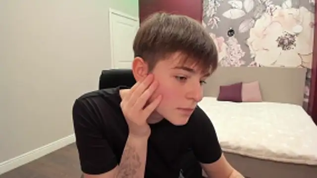 EmiliaYours online show from 10.18.25