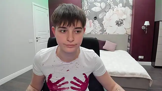 EmiliaYours online show from 11.01.25