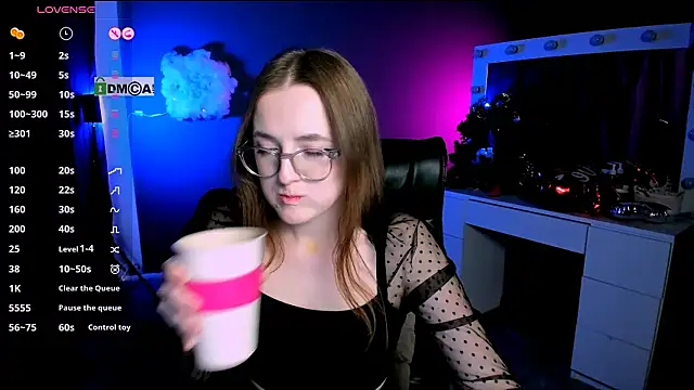 luna berryy online show from 02.18.25