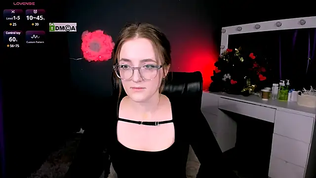 luna berryy online show from 02.20.25