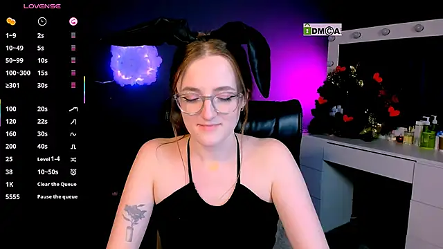 luna berryy online show from 02.21.25