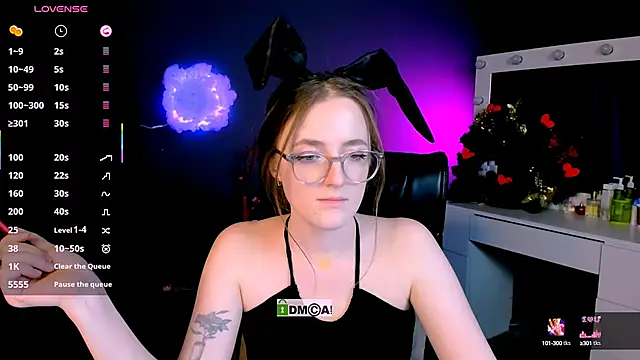 luna berryy online show from 02.22.25