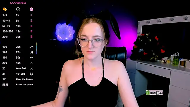 luna berryy online show from 02.22.25