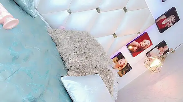 Niccolls Princess online show from 03.08.25