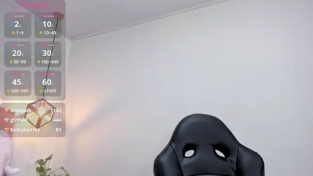 Snapshot of MAYROBERTSS chatting on 12.07.24 MAYROBERTSS online show from 12.07.24