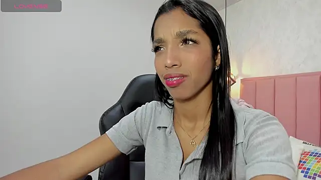 Snapshot of MAYROBERTSS chatting on 01.11.25 MAYROBERTSS online show from 01.11.25