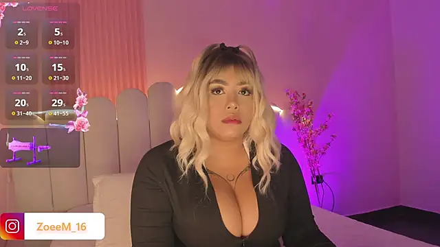 Snapshot of Zoe1_2 chatting on 11.29.25 Zoe1 2 online show from 11.29.25