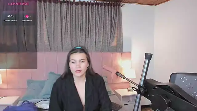 aurora divine online show from 03.20.25