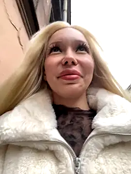 Snapshot of babydolll chatting on 10.28.25 babydolll online show from 10.28.25