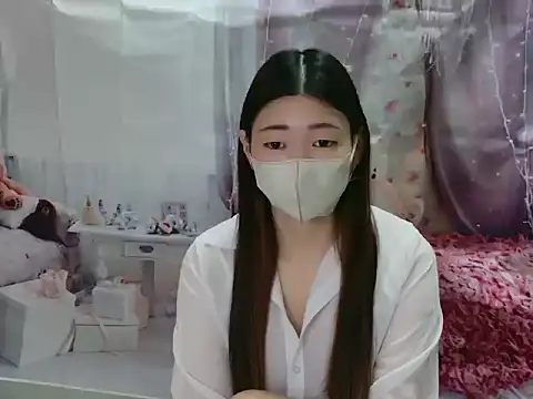 Snapshot of -REIREI- chatting on 12.08.24 -REIREI- online show from 12.08.24