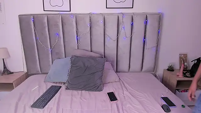 Laiia Page online show from 12.28.24