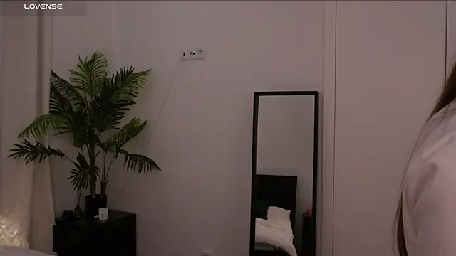 Lilly Colins online show from 01.23.25