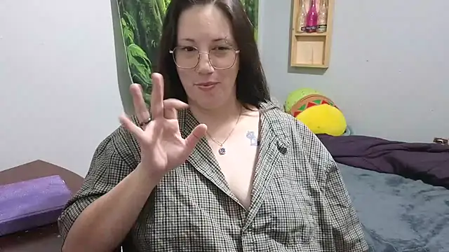 ThickGirlsDoItBetter online show from 01.12.25