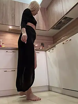 AdeleRoberts online show from 02.05.25