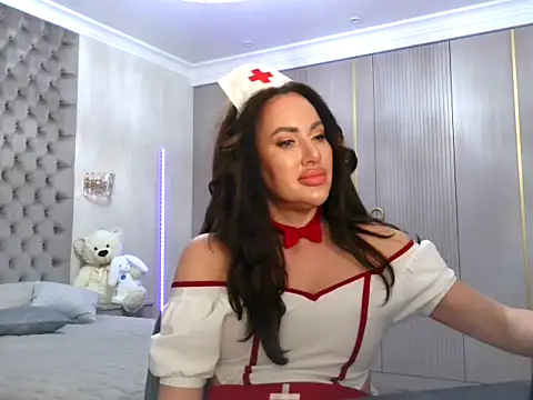 Snapshot of TianaPosh chatting on 02.14.25 TianaPosh online show from 02.14.25