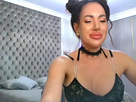 Snapshot of TianaPosh chatting on 03.20.25 TianaPosh online show from 03.20.25