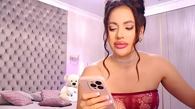 Snapshot of TianaPosh chatting on 11.01.25 TianaPosh online show from 11.01.25