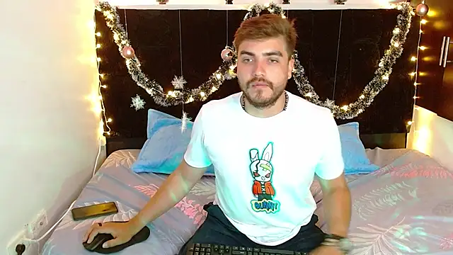 Snapshot of Dylanwish chatting on 12.02.24 Dylanwish online show from 12.02.24