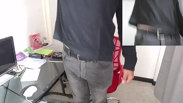 Snapshot of Dylanwish chatting on 12.04.24 Dylanwish online show from 12.04.24