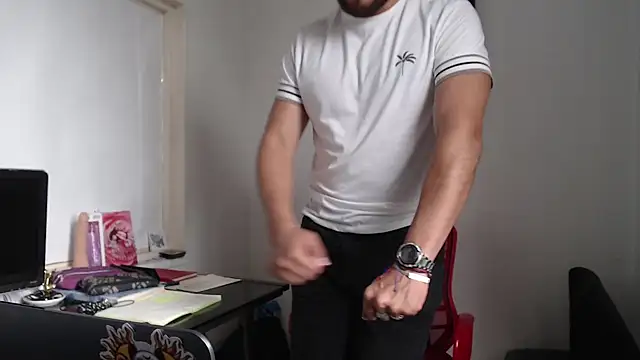 Snapshot of Dylanwish chatting on 02.18.25 Dylanwish online show from 02.18.25