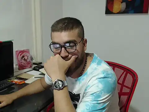 Snapshot of Dylanwish chatting on 09.18.25 Dylanwish online show from 09.18.25